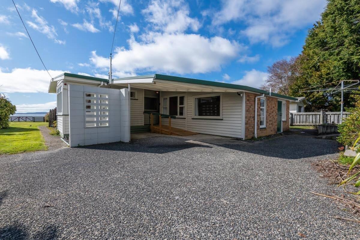 Daydream House, Sunrise, Sunset Views Across Lake Rotorua Exterior photo
